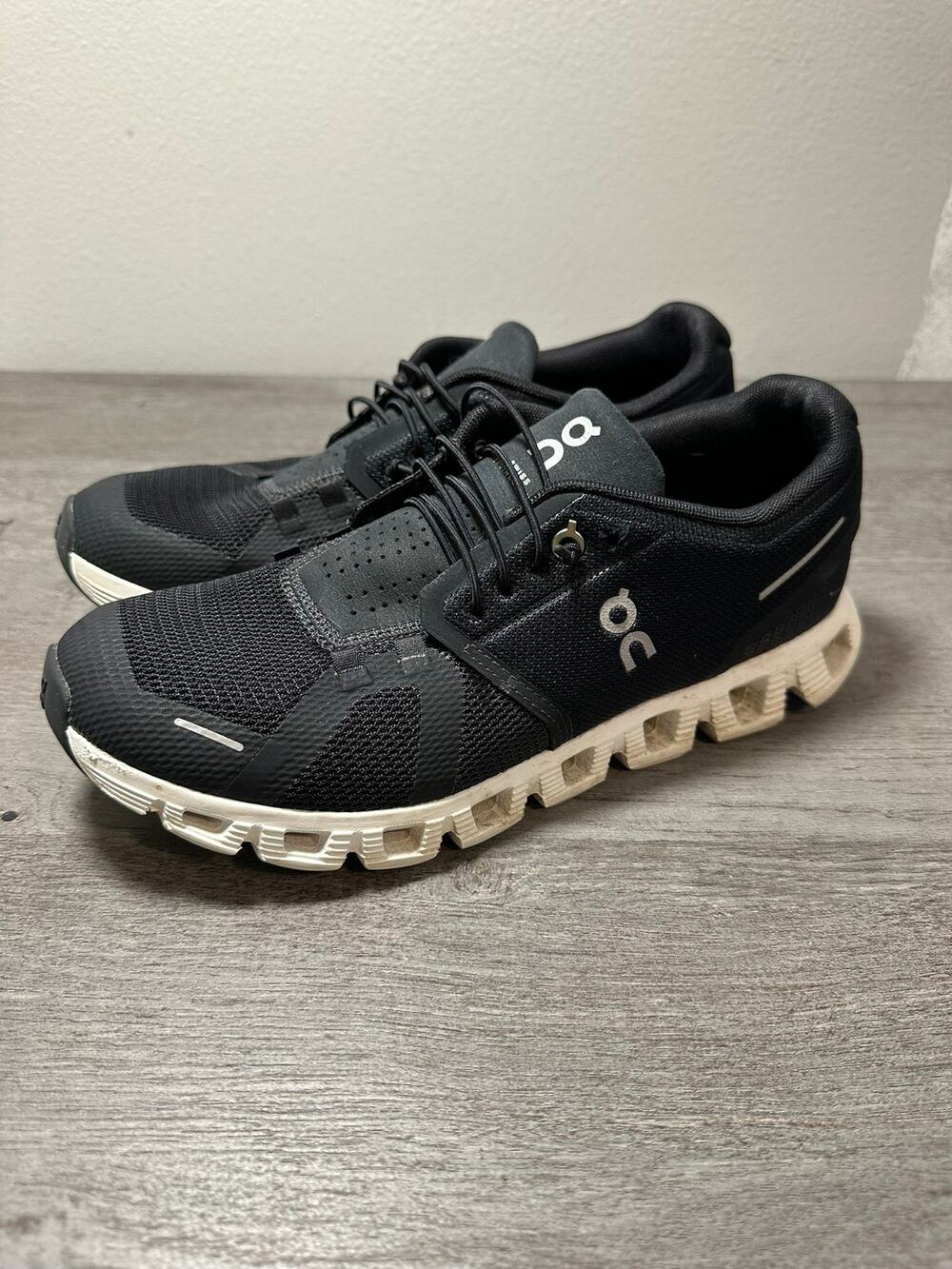 On Cloud 5 Black Swiss Engineering Lightweight Running Shoes Women's Sz 8.5
